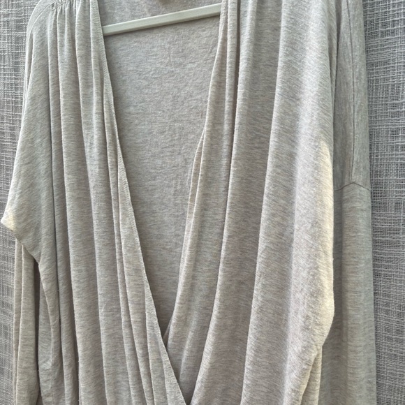 Knit wrap top, long sleeved knit wrap - Picture 3 of 7